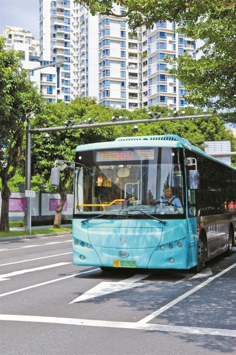 新标准将进一步推动深圳公交智能化，优化市民出行。 (2).jpg